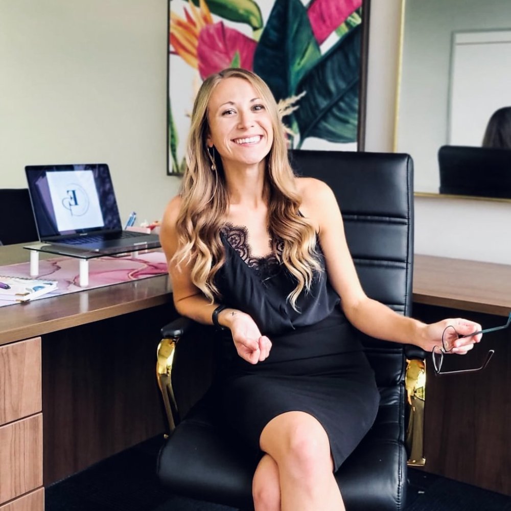 Meet your Posher, Elicia